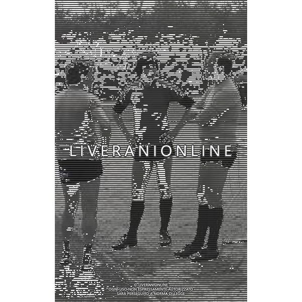 RETROSPETTIVA NILS LIEDHOLM ALLENATORE CALCIO NELLA FOTO NILS LIEDHOLM CON IL PROFESSOR ARISTIDE FACCHINI E ALDO BET A MILANELLO NELL\'ANNO 1977 AG ALDO LIVERANI SAS  