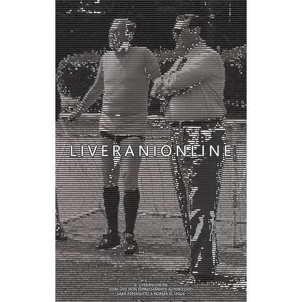 RETROSPETTIVA NILS LIEDHOLM ALLENATORE CALCIO NELLA FOTO NILS LIEDHOLM CON NEREO ROCCO A MILANELLO NELL\'ANNO 1977 AG ALDO LIVERANI SAS 