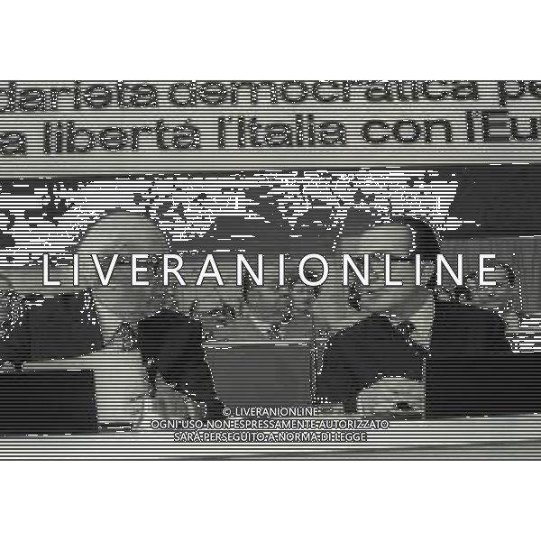 RETROSPETTIVA GIULIO ANDREOTTI POLITICO NELLA FOTO GIULIO ANDREOTTI CON SPATARO AL CONGRESSO DELLA DEMOCRAZIA CRISTIANA NELL\'ANNO 1973 A ROMA AG ALDO LIVERANI SAS