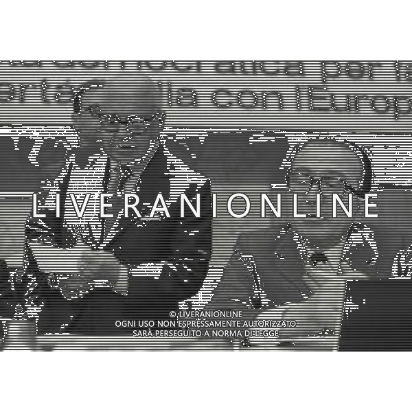RETROSPETTIVA GIULIO ANDREOTTI POLITICO NELLA FOTO GIULIO ANDREOTTI CON GIUSEPPE SPATARO E GUIDO GONELLA AL CONGRESSO DELLA DEMOCRAZIA CRISTIANA NELL\'ANNO 1973 A ROMA AG ALDO LIVERANI SAS