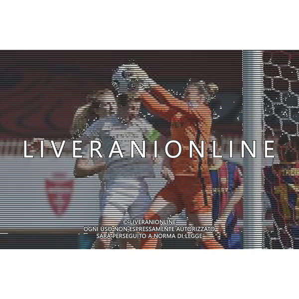 © TVRG Sandra Panos (Barcellona) anticipa Ellen White (Mannchester CIty) Barcellona Femeni vs Manchester City Women\'s UEFA Women’s Champions League quarti di finale - gara di andata Monza 24-03-2021 Stadio Brianteo foto Roberto Garavaglia/ag. Aldo Liverani sas