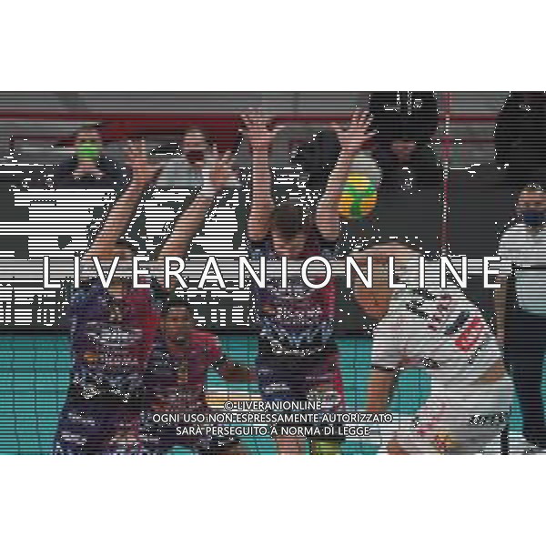 Cerquiglinio/LMedia - Sir Sicoma Monini Perugia vs Itas Trentino - Volley Champions League Men 2020/2021 24 marzo 2021 - Pala Barton, Perugia, Italia Nella foto: abdel-aziz nimir (opposto itas trentino) schiaccia sir a muro @Cerquiglinio/LMedia/ Agenzia ALDO LIVERANI SAS