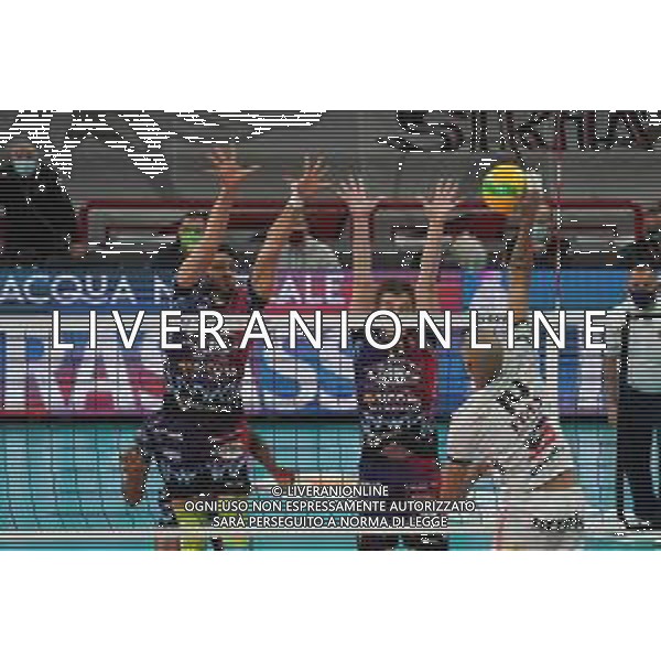 Cerquiglinio/LMedia - Sir Sicoma Monini Perugia vs Itas Trentino - Volley Champions League Men 2020/2021 24 marzo 2021 - Pala Barton, Perugia, Italia Nella foto: abdel-aziz nimir (opposto itas trentino) schiaccia sir a muro @Cerquiglinio/LMedia/ Agenzia ALDO LIVERANI SAS
