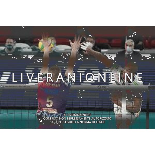 Cerquiglinio/LMedia - Sir Sicoma Monini Perugia vs Itas Trentino - Volley Champions League Men 2020/2021 24 marzo 2021 - Pala Barton, Perugia, Italia Nella foto: abdel-aziz nimir (opposto itas trentino) vs si05 @Cerquiglinio/LMedia/ Agenzia ALDO LIVERANI SAS