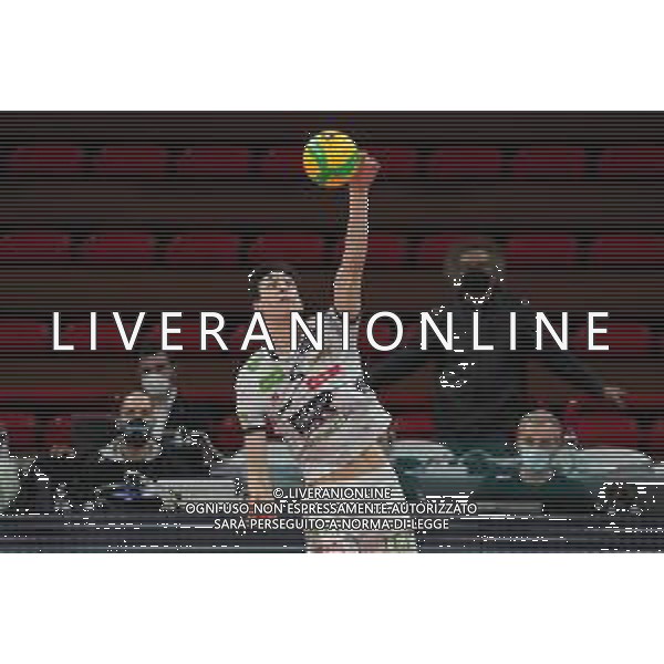 Cerquiglinio/LMedia - Sir Sicoma Monini Perugia vs Itas Trentino - Volley Champions League Men 2020/2021 24 marzo 2021 - Pala Barton, Perugia, Italia Nella foto: michieletto alessandro (schiacciatore itas trentino) al servizio @Cerquiglinio/LMedia/ Agenzia ALDO LIVERANI SAS