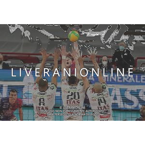 Cerquiglinio/LMedia - Sir Sicoma Monini Perugia vs Itas Trentino - Volley Champions League Men 2020/2021 24 marzo 2021 - Pala Barton, Perugia, Italia Nella foto: oleh plotnytskyi (n.17 bitter sticker sir safety conad perugia) schiaccia itas trentino a muro @Cerquiglinio/LMedia/ Agenzia ALDO LIVERANI SAS