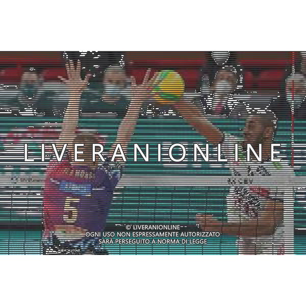 Cerquiglinio/LMedia - Sir Sicoma Monini Perugia vs Itas Trentino - Volley Champions League Men 2020/2021 24 marzo 2021 - Pala Barton, Perugia, Italia Nella foto: santos de souza ricardo lucarelli (schiacciatore itas trentino) vs ter horst thijs (n.5 hitter spicker sir safety conad perugia) @Cerquiglinio/LMedia/ Agenzia ALDO LIVERANI SAS