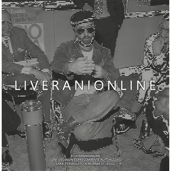 RETROSPETTIVA LUCIO DALLA CANTANTE NELLA FOTO LUCIO DALLA NELL\'ANNO 1971 IN UNA CONFERENZA STAMPA A MILANO AG ALDO LIVERANI SAS