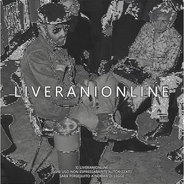 RETROSPETTIVA LUCIO DALLA CANTANTE NELLA FOTO LUCIO DALLA NELL\'ANNO 1971 IN UNA CONFERENZA STAMPA A MILANO AG ALDO LIVERANI SAS