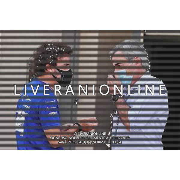 (L to R): Fernando Alonso (ESP) Alpine F1 Team with Carlos Sainz (ESP). 26.03.2021. Formula 1 World Championship, Rd 1, Bahrain Grand Prix, Sakhir, Bahrain, Practice Day - www.xpbimages.com, EMail: requests@xpbimages.com © Copyright: Moy / XPB Images/ AGENZIA ALDO LIVERANI SAS - ITALY ONLY EDITORIAL USE ONLY