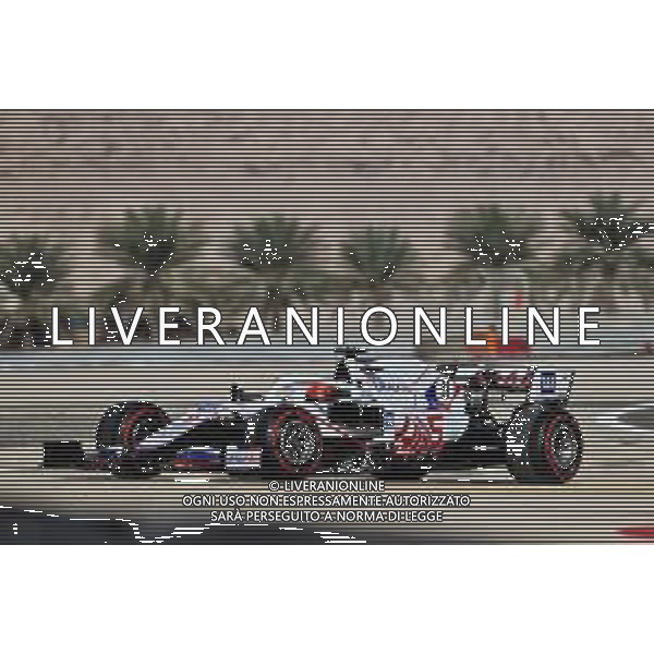 Nikita Mazepin (RUS) Haas F1 Team VF-21 runs wide. 27.03.2021. Formula 1 World Championship, Rd 1, Bahrain Grand Prix, Sakhir, Bahrain, Qualifying Day. - www.xpbimages.com, EMail: requests@xpbimages.com © Copyright: Charniaux / XPB Images /AGENZIA ALDO LIVERANI SAS - ITALY ONLY EDITORIAL USE ONLY