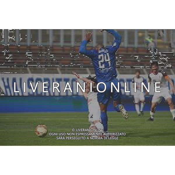 © TVRG Alvin Daniels (Como) atterra in area Lorenzo Milani (Pontedera) e l\'arbitro concede il rigore Como vs Pontedera Campionato Serie C girone A - 33a giornata Como 27-03-2021 Stadio Giuseppe Sinigaglia foto Roberto Garavaglia/ag. Aldo Liverani sas