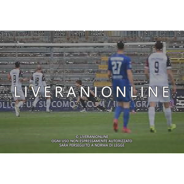 © TVRG il cross di Alvin Daniels (Como) termina in rete per il gol dell\'1 a 0 dopo la deviazione di Francesco Benassai (Potedera) Como vs Pontedera Campionato Serie C girone A - 33a giornata Como 27-03-2021 Stadio Giuseppe Sinigaglia foto Roberto Garavaglia/ag. Aldo Liverani sas