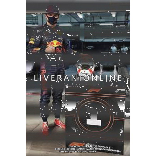 Max Verstappen (NLD) Red Bull Racing celebrates his pole position in qualifying parc ferme. 27.03.2021. Formula 1 World Championship, Rd 1, Bahrain Grand Prix, Sakhir, Bahrain, Qualifying Day. - www.xpbimages.com, EMail: requests@xpbimages.com © Copyright: Batchelor / XPB Images/ AGENZIA ALDO LIVERANI SAS - ITALY ONLY - EDITORIAL USE ONLY