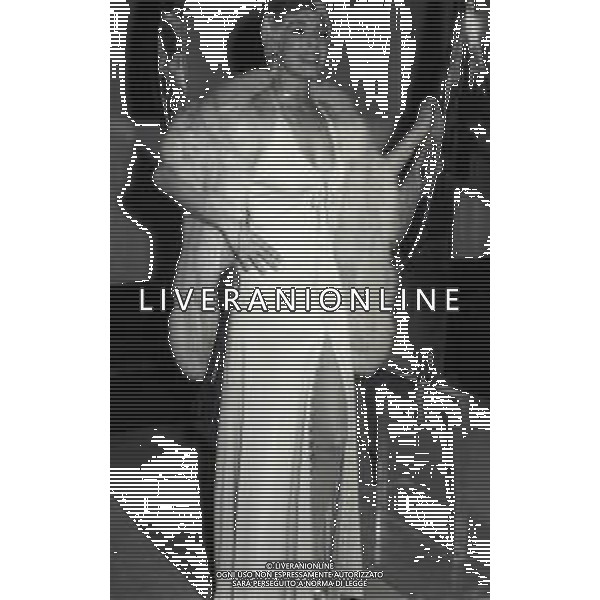 RETROSPETTIVA NADIA CASSINI PSEUDONIMO DI GIANNA LOU MULLER ATTRICE-SHOW GIRL CANTANTE NELLA FOTO NADIA CASSINI CON YORGO VOYAGIS NELL\'ANNO 1975 A MILANO AG ALDO LIVERANI SAS 