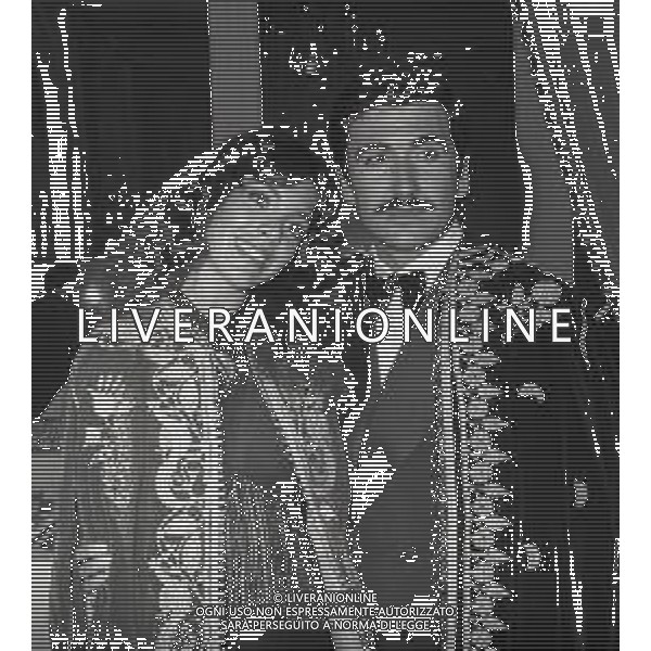 RETROSPETTIVA NADIA CASSINI PSEUDONIMO DI GIANNA LOU MULLER ATTRICE-SHOW GIRL CANTANTE NELLA FOTO NADIA CASSINI CON YORGO VOYAGIS NELL\'ANNO 1975 A MILANO AG ALDO LIVERANI SAS 