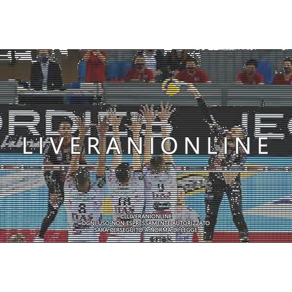Bartomeolio/LMedia - Playoff - Semifinali - Cucine Lube Civitanova vs Itas Trentino - Campionato di Volley Superlega Serie A 2020/2021 28 marzo 2021 - Eurosuole Forum, Civitanova Marche, Italia Nella foto: Schiacciata Osmany Juantorena #5 (Cucine Lube Civitanova) muro Ricardo Lucarelli Santos De Souza #8 (Itas Trentino) Marko Podrascanin #18 (Itas Trentino) Simone Giannelli #9 (Itas Trentino) @Bartomeolio/LMedia AG ALDO LIVERANI SAS