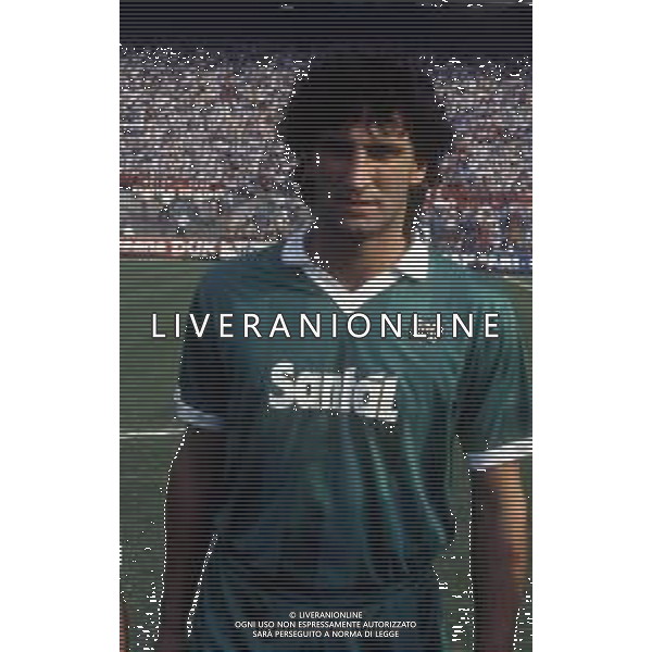 RETROSPETTIVA ROBERTO AMODIO CALCIATORE NELLA FOTO ROBERTO AMODIO CON LA MAGLIA DELL\'AVELLINO CALCIO AG ALDO LIVERANI SAS