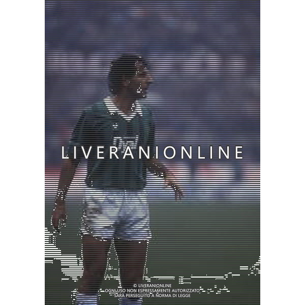 RETROSPETTIVA ROBERTO AMODIO CALCIATORE NELLA FOTO ROBERTO AMODIO CON LA MAGLIA DELL\'AVELLINO CALCIO AG ALDO LIVERANI SAS