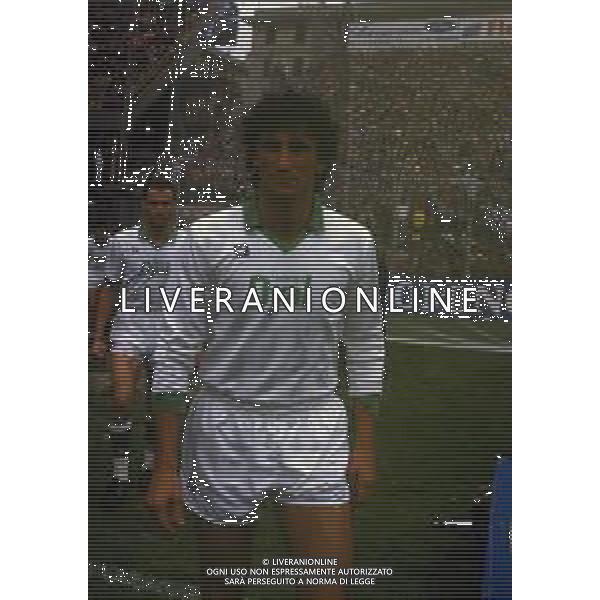 RETROSPETTIVA ROBERTO AMODIO CALCIATORE NELLA FOTO ROBERTO AMODIO CON LA MAGLIA DELL\'AVELLINO CALCIO AG ALDO LIVERANI SAS