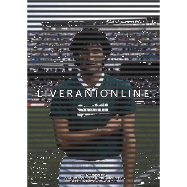 RETROSPETTIVA ROBERTO AMODIO CALCIATORE NELLA FOTO ROBERTO AMODIO CON LA MAGLIA DELL\'AVELLINO CALCIO AG ALDO LIVERANI SAS