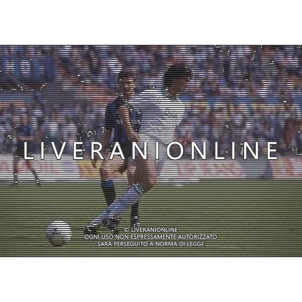 RETROSPETTIVA ROBERTO AMODIO CALCIATORE NELLA FOTO ROBERTO AMODIO CON LA MAGLIA DELL\'AVELLINO CALCIO AG ALDO LIVERANI SAS