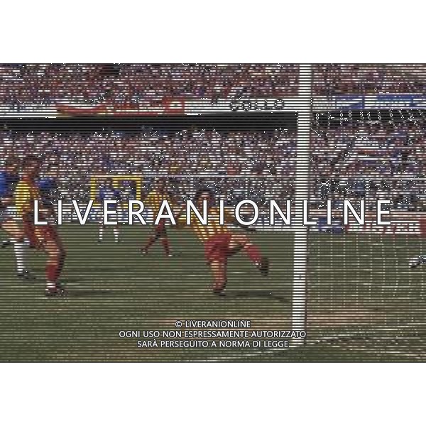 RETROSPETTIVA ROBERTO AMODIO CALCIATORE NELLA FOTO ROBERTO AMODIO CON LA MAGLIA DEL LECCE CALCIO AG ALDO LIVERANI SAS 