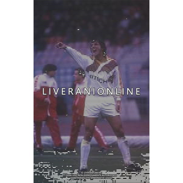RETROSPETTIVA ROBERTO AMODIO CALCIATORE NELLA FOTO ROBERTO AMODIO CON LA MAGLIA DEL LECCE CALCIO AG ALDO LIVERANI SAS 