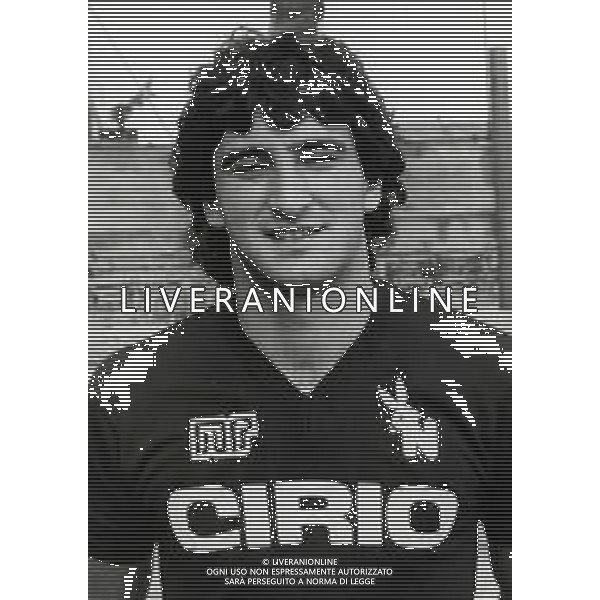 RETROSPETTIVA ROBERTO AMODIO CALCIATORE NELLA FOTO ROBERTO AMODIO CON LA MAGLIA DEL NAPOLI CALCIO AG ALDO LIVERANI SAS 