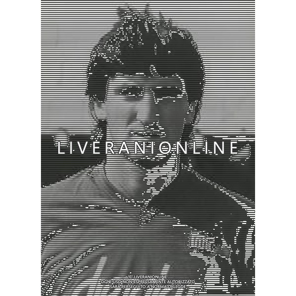 RETROSPETTIVA ROBERTO AMODIO CALCIATORE NELLA FOTO ROBERTO AMODIO CON LA MAGLIA DELL\'AVELLINO CALCIO AG ALDO LIVERANI SAS