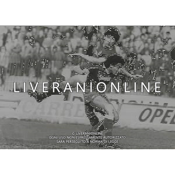 RETROSPETTIVA ROBERTO AMODIO CALCIATORE NELLA FOTO ANTONIO COMI-ROBERTO AMODIO CON LA MAGLIA DELL\'AVELLINO CALCIO AG ALDO LIVERANI SAS