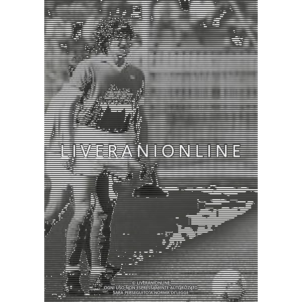 RETROSPETTIVA ROBERTO AMODIO CALCIATORE NELLA FOTO ROBERTO AMODIO CON LA MAGLIA DELL\'AVELLINO CALCIO AG ALDO LIVERANI SAS