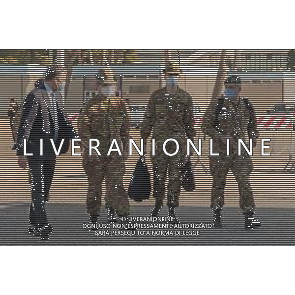 1-4-2021. Il Generale Francesco Paolo Figliuolo, commissario straordinario attuazione e coordinamento misure per il contenimento e contrasto dell\'emergenza epidemiologica COVID-19.e Fabrizio Curcio, capo della Protezione Civile Italiana, si recano a Cagliari in Sardegna, per valutare situazione Covid e vaccini. Visitano il centro vaccinazioni Covid-19, sito presso la Fiera Campionaria della Sardegna in Cagliari. Salvatore Moi/Aldo Liverani sas. Nella foto: Generale Francesco Paolo Figliuolo, commissario straordinario attuazione e coordinamento misure per il contenimento e contrasto dell\'emergenza epidemiologica COVID-19. FOTO SALVATORE MOI-AG ALDO LIVERANI SAS