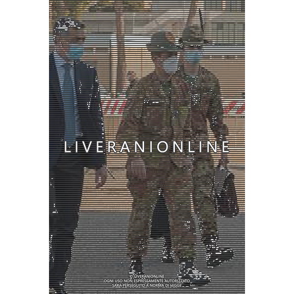 1-4-2021. Il Generale Francesco Paolo Figliuolo, commissario straordinario attuazione e coordinamento misure per il contenimento e contrasto dell\'emergenza epidemiologica COVID-19.e Fabrizio Curcio, capo della Protezione Civile Italiana, si recano a Cagliari in Sardegna, per valutare situazione Covid e vaccini. Visitano il centro vaccinazioni Covid-19, sito presso la Fiera Campionaria della Sardegna in Cagliari. Salvatore Moi/Aldo Liverani sas. Nella foto: Generale Francesco Paolo Figliuolo, commissario straordinario attuazione e coordinamento misure per il contenimento e contrasto dell\'emergenza epidemiologica COVID-19. FOTO SALVATORE MOI-AG ALDO LIVERANI SAS