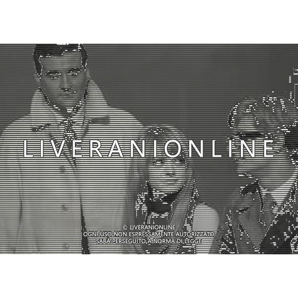 RETROSPETTIVA RITA PAVONE CANTANTE NELLA FOTO RITA PAVONE NELL\'ANNO 1968 CON GIANCARLO GIANNINI E TEDDY RENO AG ALDO LIVERANI SAS
