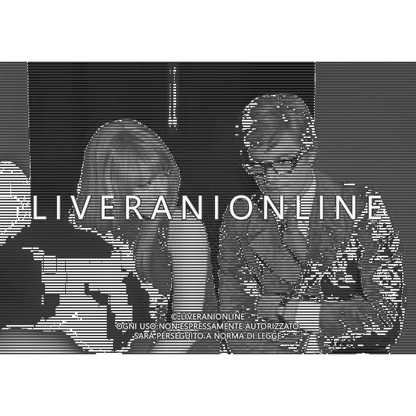RETROSPETTIVA RITA PAVONE CANTANTE NELLA FOTO RITA PAVONE NELL\'ANNO 1968 CON GIANCARLO GIANNINI AG ALDO LIVERANI SAS