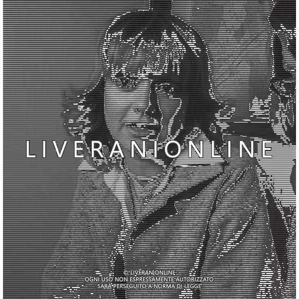 RETROSPETTIVA RITA PAVONE CANTANTE NELLA FOTO RITA PAVONE NELL\'ANNO 1977 A MILANO IN TERRAZZA MARTINI CON TEDDY RENO E CARLO DAPPORTO AG ALDO LIVERANI SAS