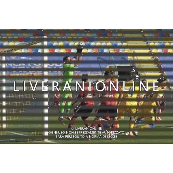Frosinone vs Reggiana Campionato Serie B - 31 Giornata Stadio B.Stirpe - Frosinone 02-04-2021 nella foto Bardi anticipa Costa © Federico Gaetano / AGENZIA ALDO LIVERANI SAS