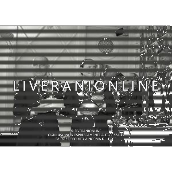 1993 MILANO PREMIAZIONI DELLA LEGA CALCIO ALLE SOCIETA\' DI CALCIO ALLA PRESENZA DEI PRESIDENTI HOTEL GALLIA NELLA FOTO ADRIANO GALLIANI E SILVIO BERLUSCONI AG ALDO LIVERANI SAS