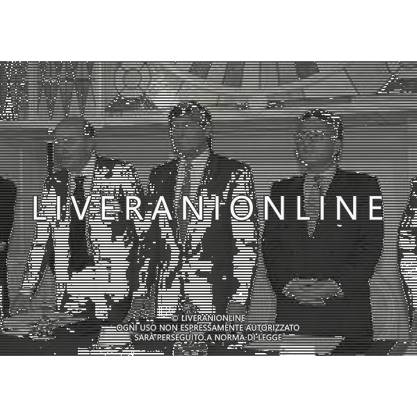1993 MILANO PREMIAZIONI DELLA LEGA CALCIO ALLE SOCIETA\' DI CALCIO ALLA PRESENZA DEI PRESIDENTI HOTEL GALLIA NELLA FOTO PAOLO MANTOVANI-LUCIANO NIZZOLI E ANTONIO MATARRESE AG ALDO LIVERANI SAS