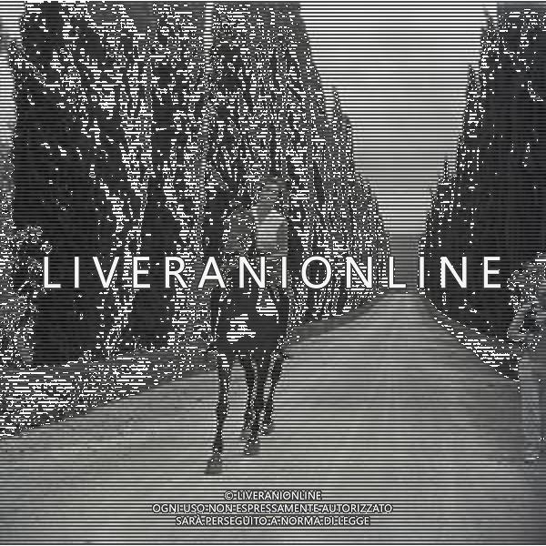 RETROSPETTIVA MARIA PIA DI SAVOLIA -REALI- NELLA FOTO MARIA PIA DI SAVOIA A PRATOLINO NELL\'ANNO 1950 AG ALDO LIVERANI SAS 