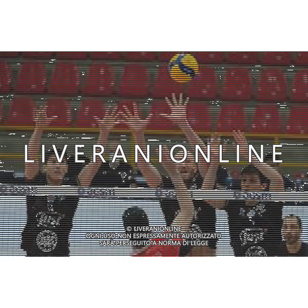 Tommasinio/LMedia - Playoff 5o posto - NBV Verona VS Consar Ravenna - Campionato di Volley Superlega Serie A 2020/2021 04 aprile 2021 - AGSM Forum, Verona, Italia Nella foto: Muro NBV con Aidan Zingel - NBV Verona - Giulio Magalini - NBV Verona - Luca Spirito - NBV Verona @Tommasinio/LMedia AG ALDO LIVERANI SAS