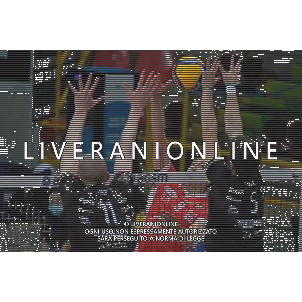 Tommasinio/LMedia - Playoff 5o posto - NBV Verona VS Consar Ravenna - Campionato di Volley Superlega Serie A 2020/2021 04 aprile 2021 - AGSM Forum, Verona, Italia Nella foto: Attacco di Francesco Recine - Consar Ravenna @Tommasinio/LMedia AG ALDO LIVERANI SAS