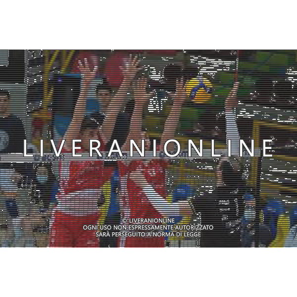 Tommasinio/LMedia - Playoff 5o posto - NBV Verona VS Consar Ravenna - Campionato di Volley Superlega Serie A 2020/2021 04 aprile 2021 - AGSM Forum, Verona, Italia Nella foto: Difesa Consar Ravenna di Brandon Koppers - Consar Ravenna e Aleks Grozdanov - Consar Ravenna @Tommasinio/LMedia AG ALDO LIVERANI SAS