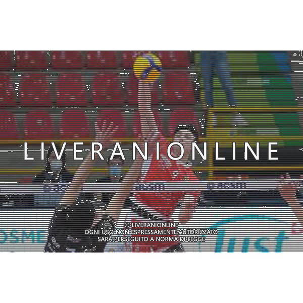 Tommasinio/LMedia - Playoff 5o posto - NBV Verona VS Consar Ravenna - Campionato di Volley Superlega Serie A 2020/2021 04 aprile 2021 - AGSM Forum, Verona, Italia Nella foto: Primo tempo di Francesco Recine - Consar Ravenna @Tommasinio/LMedia AG ALDO LIVERANI SAS
