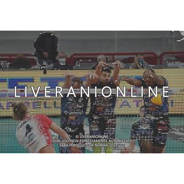 Cerquiglinio/LMedia - Playoff - Semifinali - Sir Safety Conad Perugia vs Vero Volley Monza - Campionato di Volley Superlega Serie A 2020/2021 04 aprile 2021 - Pala Barton, Perugia, Italia Nella foto: dzavoronok donovan (n.4 schiacciatore vero volley monza) schiaccia @Cerquiglinio/LMedia AG ALDO LIVERANI SAS