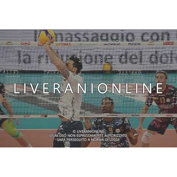 Cerquiglinio/LMedia - Playoff - Semifinali - Sir Safety Conad Perugia vs Vero Volley Monza - Campionato di Volley Superlega Serie A 2020/2021 04 aprile 2021 - Pala Barton, Perugia, Italia Nella foto: ordina santiago (n.5 palleggiatore vero volley monza) alza @Cerquiglinio/LMedia AG ALDO LIVERANI SAS