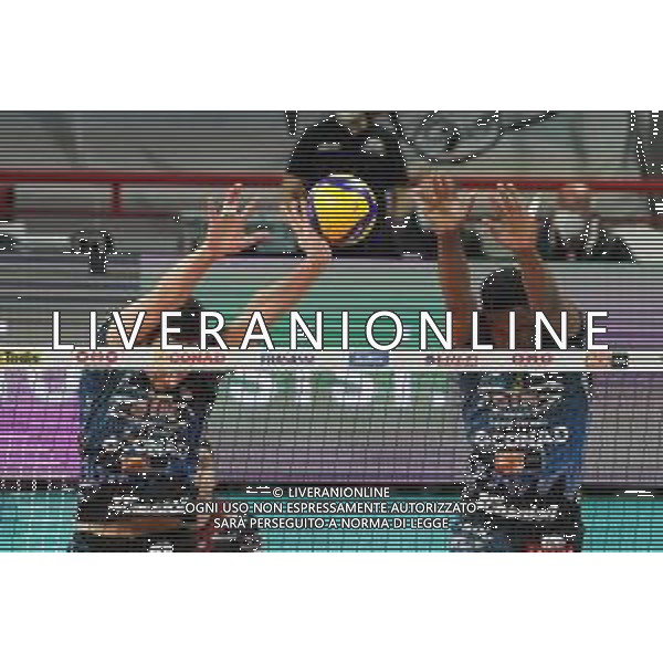Cerquiglinio/LMedia - Playoff - Semifinali - Sir Safety Conad Perugia vs Vero Volley Monza - Campionato di Volley Superlega Serie A 2020/2021 04 aprile 2021 - Pala Barton, Perugia, Italia Nella foto: roberto russo (n.12 middle-blocker sir safety conad perugia) wilfredo leon venero (n.9 hitter spiker sir safety conad perugia) amuro @Cerquiglinio/LMedia AG ALDO LIVERANI SAS