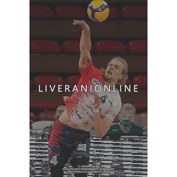 Cerquiglinio/LMedia - Playoff - Semifinali - Sir Safety Conad Perugia vs Vero Volley Monza - Campionato di Volley Superlega Serie A 2020/2021 04 aprile 2021 - Pala Barton, Perugia, Italia Nella foto: dzavoronok donovan (n.4 schiacciatore vero volley monza) al servizio @Cerquiglinio/LMedia AG ALDO LIVERANI SAS