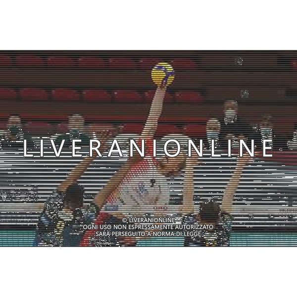 Cerquiglinio/LMedia - Playoff - Semifinali - Sir Safety Conad Perugia vs Vero Volley Monza - Campionato di Volley Superlega Serie A 2020/2021 04 aprile 2021 - Pala Barton, Perugia, Italia Nella foto: dzavoronok donovan (n.4 schiacciatore vero volley monza) schiaccia @Cerquiglinio/LMedia AG ALDO LIVERANI SAS